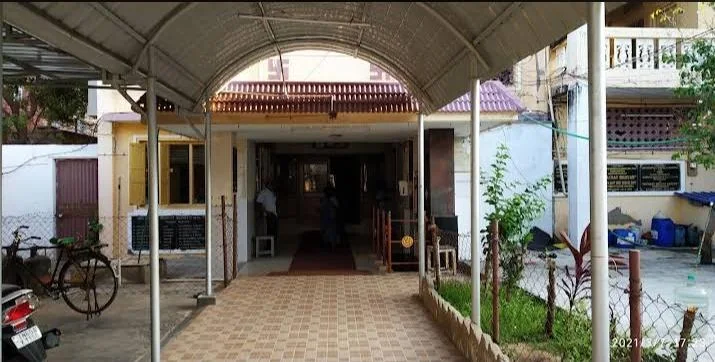 Covered walkway into Gujarat Bhavan