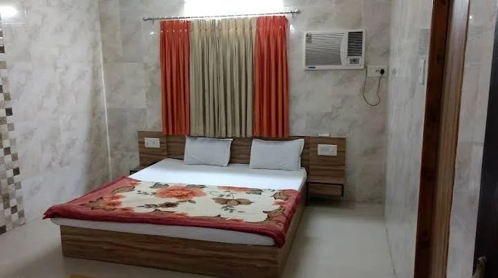 Air-conditioned double room at Gujarat Bhavan